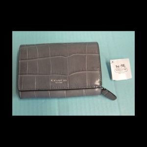 COACH GRAY QUARTZ CROC COMPACT CLUTCH WALLET NWT